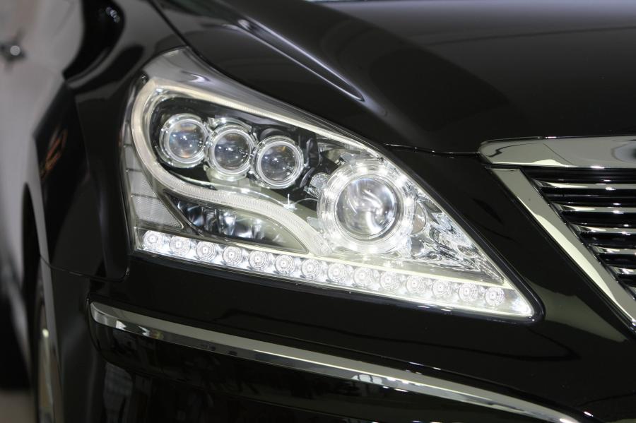  Hyundai Equus Limousine 2010 года  (фото 8 из 9)